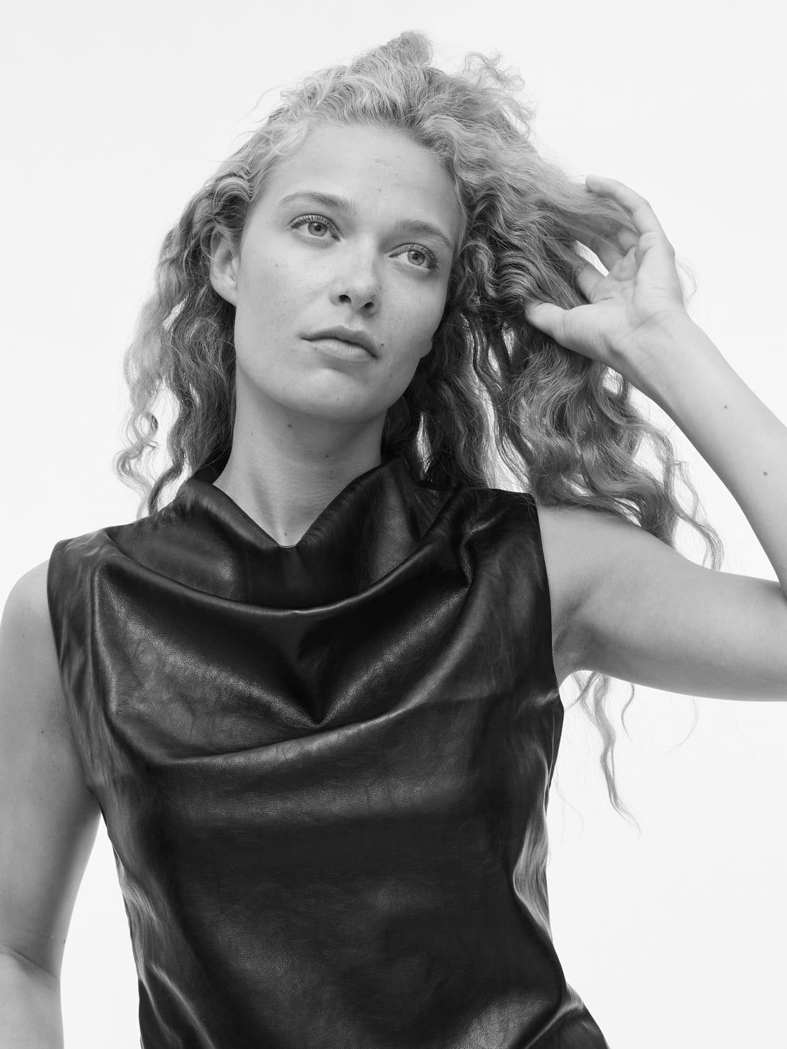 model_shot-creative
